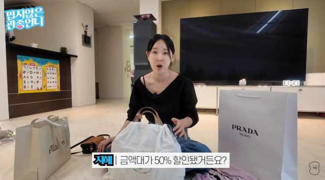 李智慧送Prada衣服给8岁女儿……二女儿说：“妈妈不爱我”【热门评论】