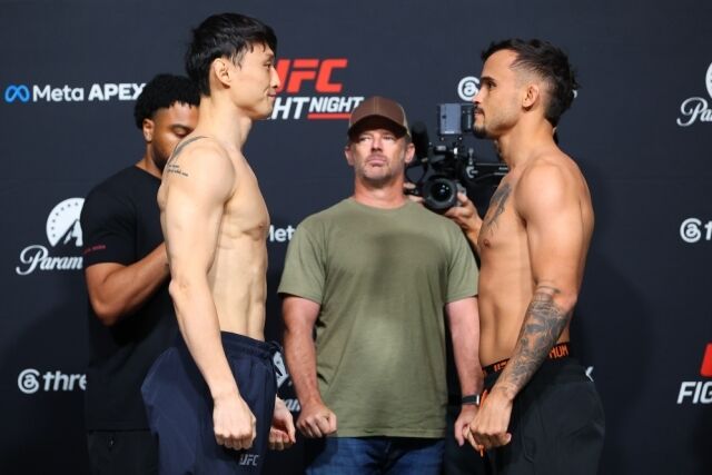 최두호(왼쪽)와 산토스(오른쪽)가 16일 게체를 마친 뒤 페이스 오프 하고 있다. /UFC 제공