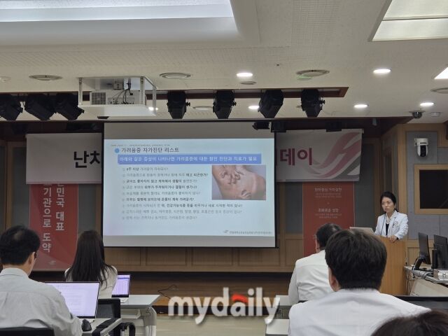 18일 서울 영등포구 한림대강남성심병원에서 열린 난치성가려움증센터 미디어데이에서 김혜원 난치성가려움증센터장이 발표하고 있다. /이호빈 기자