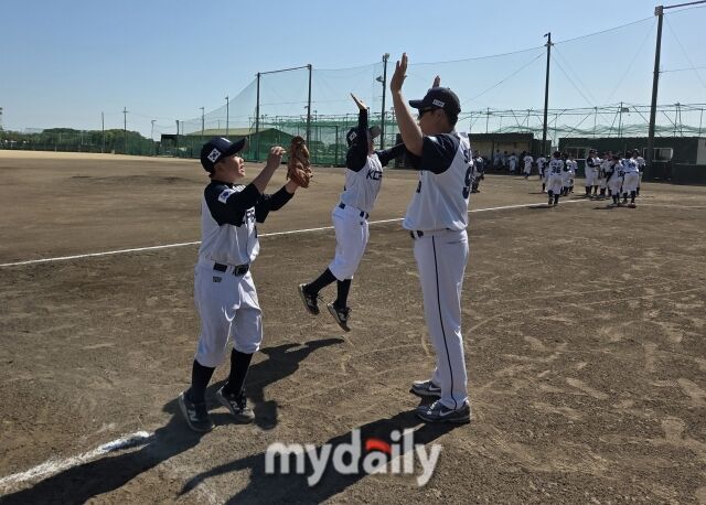 대한유소년야구연맹 21기 대표팀이 17일 보카이파크 유소년야구장에서 열린 일본 지역팀과의 국제교류전 3일 차 경기에서 4-7로 패배했다. 윤규진 송파구유소년야구단 감독./보카이파크(일본)=노찬혁 기자