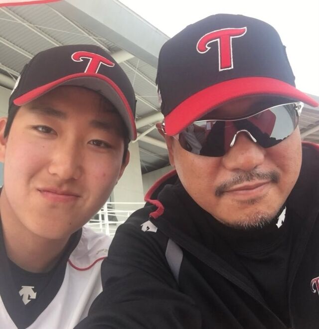 손주영(왼쪽)과 LG 코치 시절의 이상훈./이상훈 인스타그램
