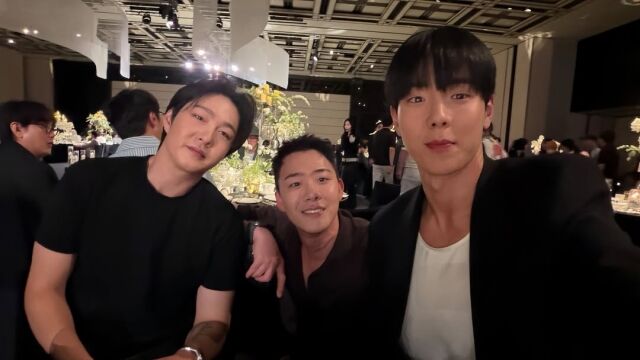 차현승이 윤보미,라도의 결혼식에 참석한 근황을 전했다. / 차현승 SNS