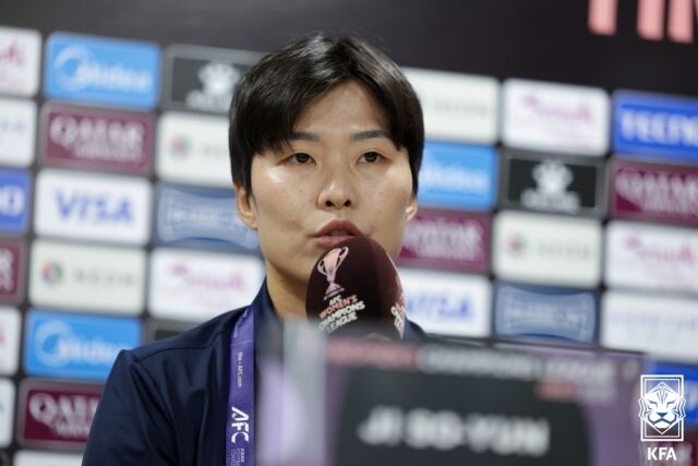 수원FC위민의 지소연이 19일 수원종합운동장에서 열린 기자회견에 참석해 북한 내고향축구단을 상대로 치르는 2025-26시즌 AWCL 4강전을 앞둔 소감을 전했다./대한축구협회 제공