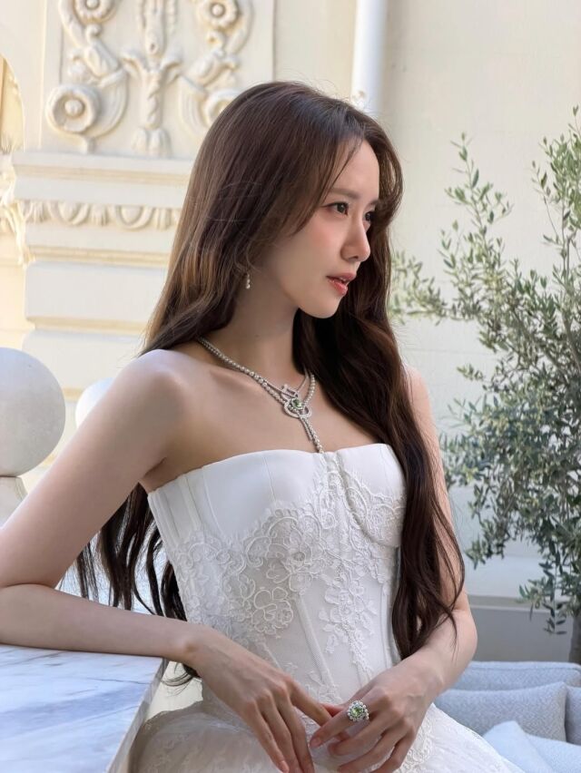 임윤아가 프랑스 칸에서 눈부신 비주얼을 뽐냈다. / 임윤아 SNS