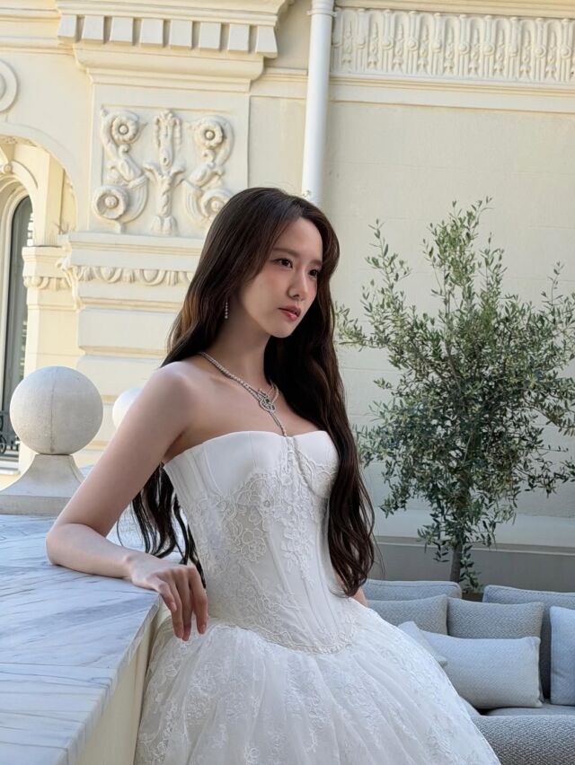 임윤아가 프랑스 칸에서 눈부신 비주얼을 뽐냈다. / 임윤아 SNS