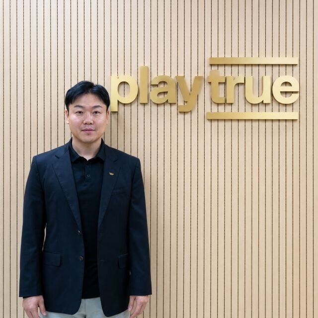 원윤종 KADA 선수위원이 WADA 선수협회회 위원으로 뽑혓다. KADA 사무국에서 기념 촬영을 한 원윤종 위원. /KADA 제공