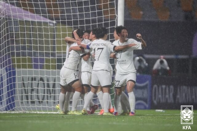내고향여자축구단과 수원FC위민의 2025-26시즌 AWCL 4강 경기장면/대한축구협회 제공