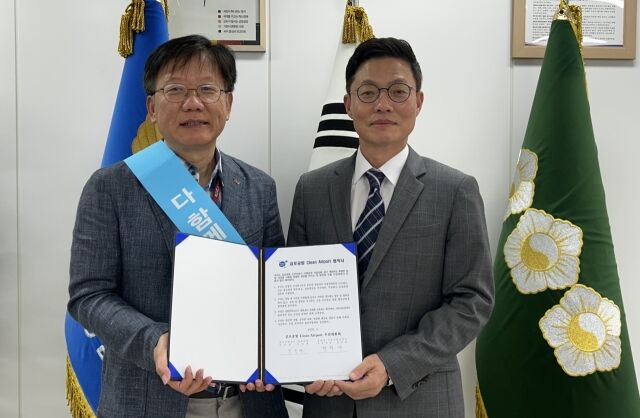 20일, 전헌배 한국공항공사 김포공항장(왼쪽)과 하덕재 김포공항경찰대 대장./한국공항공사 