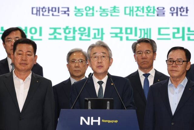 단상 앞 강호동 농협중앙회장. /농협중앙회