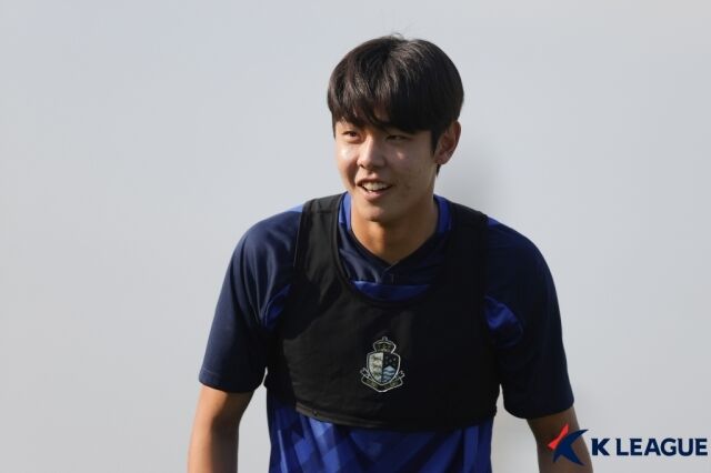 서울 이랜드 백지웅이 24일 목동종합운동장에서 열린 성남FC와의 13라운드 홈 경기에서 풀타임 활약하며 3-1 승리에 기여했다./프로축구연맹 제공