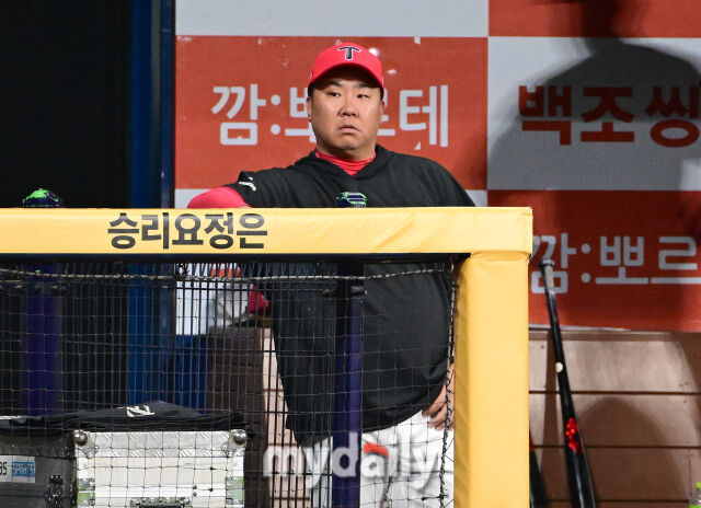 2026년 5월 26일 오후 서울 고척스카이돔에서 열린 '2026 신한 SOL KBO리그' KIA 타이거즈와 키움 히어로즈의 경기. KIA 이범호 감독이 지켜보고 있다./마이데일리