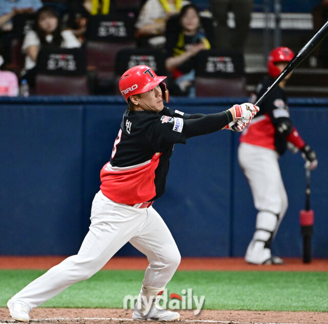 2026년 5월 26일 오후 서울 고척스카이돔에서 열린 '2026 신한 SOL KBO리그' KIA 타이거즈와 키움 히어로즈의 경기. KIA 김선빈이 6회초 1사 후 타격하고 있다./마이데일리