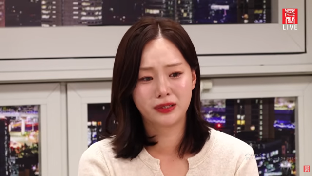 31기 옥순이 라이브 방송을 통해 각종 논란을 해명했다. / 유튜브 '촌장엔터테인먼트'