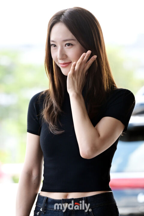 [MD포토] 정수정 '꽃받침도 시크하게'