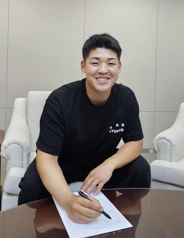 KIA 타이거즈가 아시아쿼터 외국인투수 시라카와 케이쇼를 영입했다./KIA 타이거즈 제공