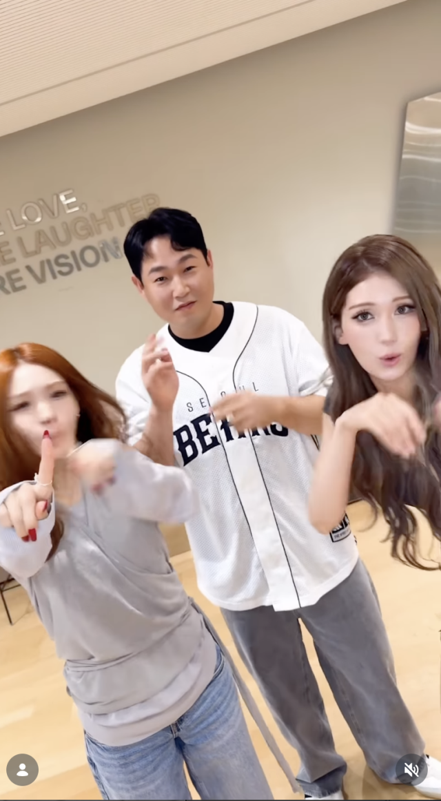왼쪽부터 청하, 양의지, 전소미 / 아이오아이 인스타그램