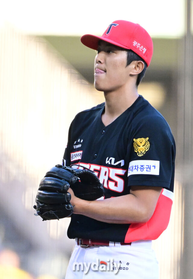 2026년 5월 29일 오후 서울 잠실구장에서 열린 '2026 신한 SOL KBO리그' KIA 타이거즈와 LG 트윈스의 경기. KIA 선발투수 이의리가 1회말 5실점 한 뒤 당황하고 있다./잠실=유진형 기자 zolong@mydaily.co.kr