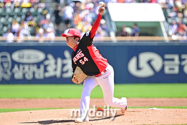 31일 서울 잠실야구장에서 열린 '2026 신한 SOL BANK KBO리그' KIA 타이거즈와 LG 트윈스 경기. KIA 선발 투수 양현종이 힘차게 투구하고 있다./마이데일리