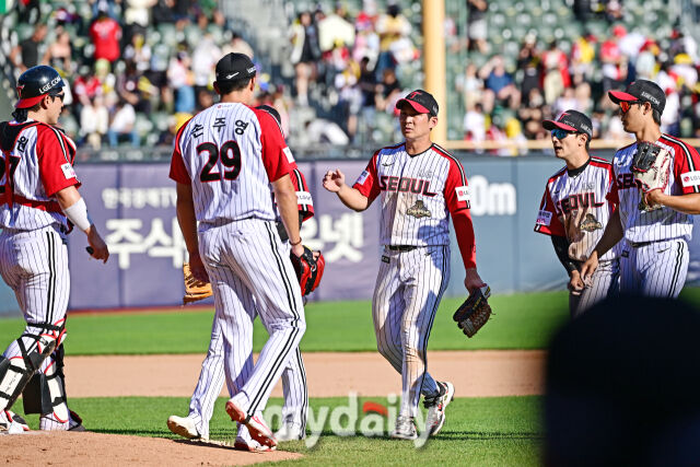 31일 서울 잠실야구장에서 열린 '2026 신한 SOL BANK KBO리그' KIA 타이거즈와 LG 트윈스 경기. LG가 5-3으로 KIA에 승리해 3연승으로 스윕을 달성했다./잠실 = 한혁승 기자
