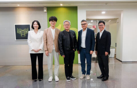 젠슨 황 만나는 네이버, 관건은 &lsquo;AI 인프라 체력&rsquo;