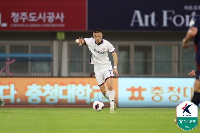 화성FC가 지난달 31일 경남FC와의 14라운드 홈 경기에서 2-0으로 승리하며 3연승을 질주, K리그2 4위에 랭크됐다. 슈팅을 시도하고 있는 화성 플라나./프로축구연맹 제공
