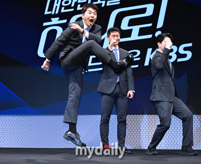 전현무, 이영표, 남현종(왼쪽부터)이 2일 서울 여의도 KBS 아트홀에서 진행된 'KBS 2026 FIFA 북중미 월드컵' 제작발표회에 참석했다. / 한혁승 기자(hanfoto@mydaily.co.kr)