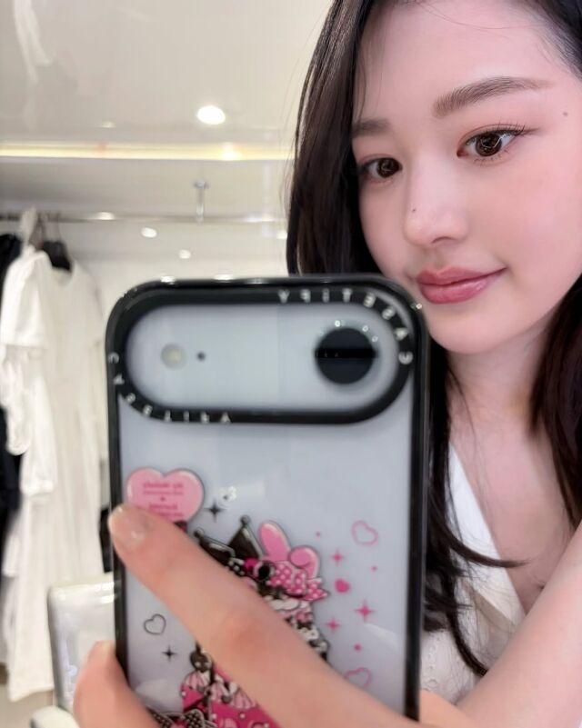 배우 장다아가 거울 셀카를 공유했다. / 장다아 소셜미디어