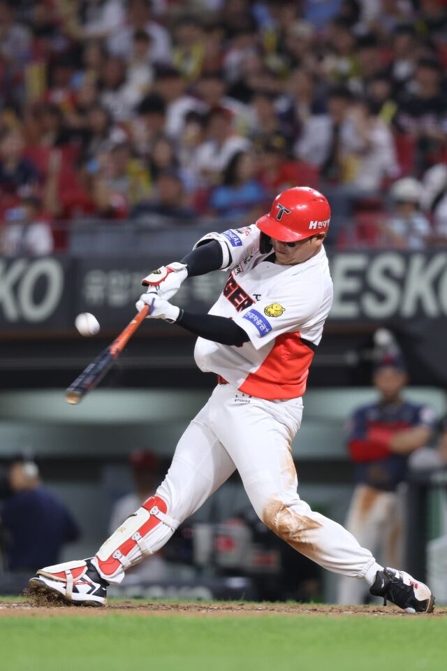 KIA 타이거즈 한준수가 2일 광주 KIA챔피언스필드에서 열린 롯데 자이언츠전서 타격하고 있다./KIA 타이거즈 제공