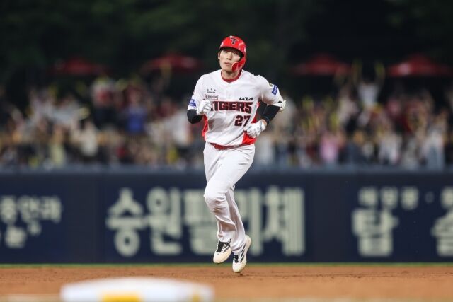 KIA 타이거즈 김호령이 5월22일 광주 KIA챔피언스필드에서 열린 SSG 랜더스와의 홈경기서 주루하고 있다./KIA 타이거즈 제공