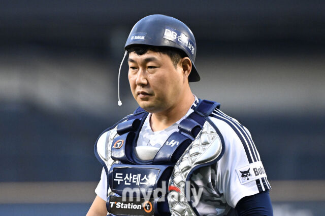 두산 양의지가 경기를 준비하고 있다./마이데일리