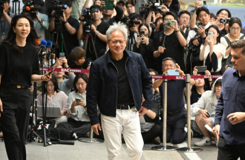 젠슨 황 &ldquo;베라루빈 HBM4, 삼성&middot;SK&middot;마이크론 모두 공급 경쟁&rdquo;