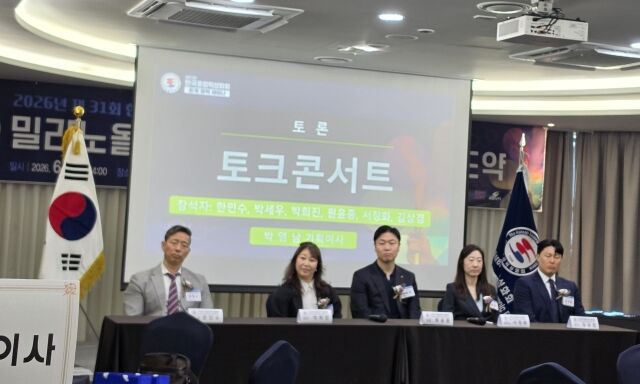 발제자들이 토크콘서트를 진행하고 있다. 왼쪽부터 한민수 스포츠윤리센터 이사장 직무대행, 박희진 대한스키협회 이사, 원윤종 IOC 선수위원, 서정화 법무법인 YK 변호사, 김상겸 스노보드 국가대표. /한국올림픽성화회 제공