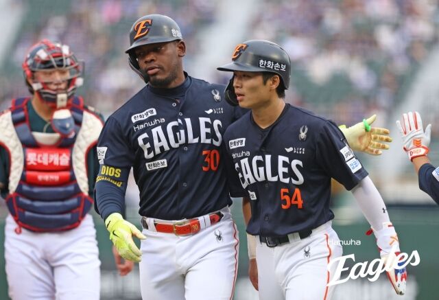 페라자와 오재원이 테이블세터로 나서 7안타를 합작했다./한화 이글스