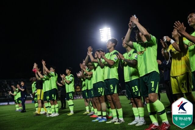 김포FC와 전남 드래곤즈가 7일 김포솔터축구장에서 열린 하나은행 K리그2 2026 15라운드 경기에서 2-2로 비겼다./프로축구연맹 제공