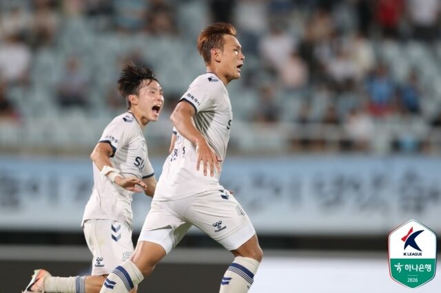 천안시티FC와 수원FC가 7일 천안종합운동장에서 열린 하나은행 K리그2 2026 15라운드 경기에서 2-2로 비겼다./프로축구연맹 제공