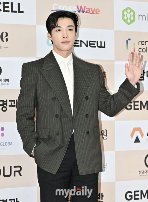 [MD포토] 우도환, '손인사에 설렘 가득'