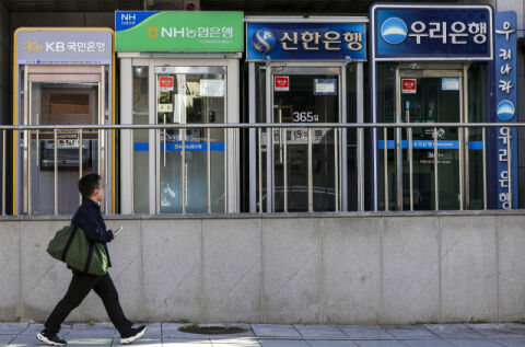 [환율 1560원 시대] 환율 진정에도 긴장 못 푼 은행권&hellip;1600원 시나리오까지 대비