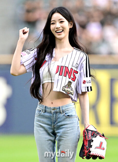 [MD포토] 미야오 안나 '야구장을 밝힌 미모'