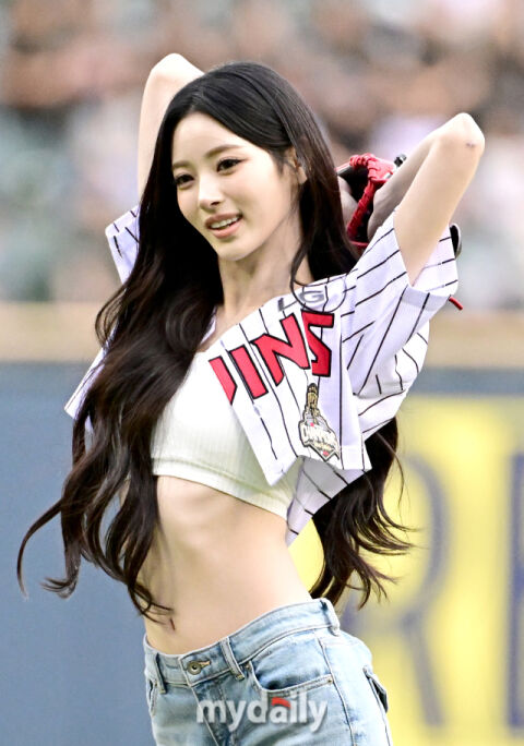 [MD포토] 미야오 안나 '야구장에서 미친 미모 시구'