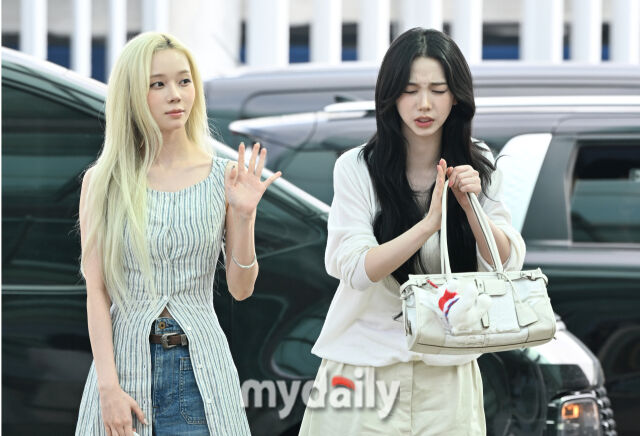 ▲ 신상 쓰는게 미안 했는지 수시로 용서를 비는 카리나.