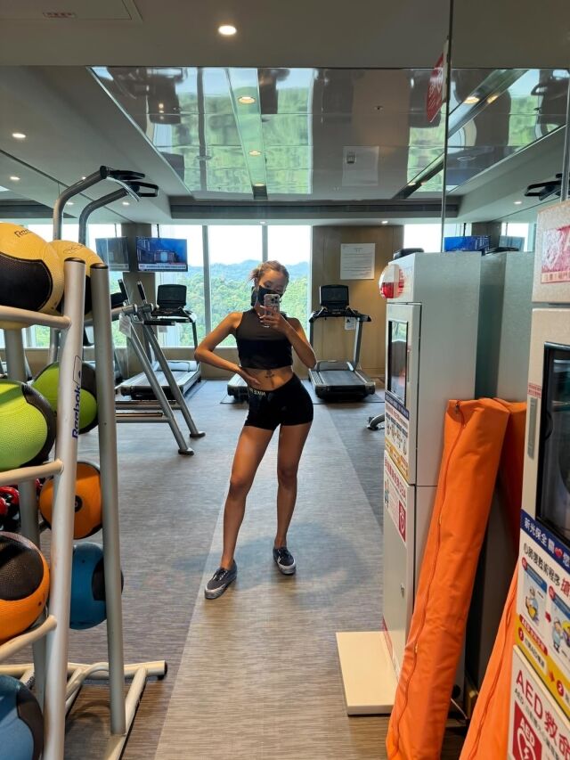 효린이 건강을 회복한 뒤 밝은 근황을 전하며 팬들을 안심시켰다. / 효린 SNS