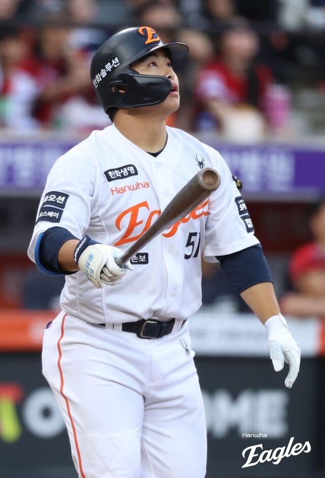 한화 이글스 문현빈이 10일 대전한화생명볼파크에서 열린 KIA 타이거즈와의 홈 경기서 타격하고 있다./한화 이글스 제공