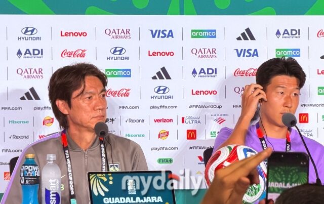 대한민국 축구대표팀 홍명보 감독과 주장 손흥민이 11일 오전 5시 30분(이하 한국시각) 멕시코 할리스코주 과달라하라 스타디움에서 2026 국제축구연맹 북중미 월드컵 체코와의 1차전 공식 기자회견에 참석했다./과달라하라=최병진 기자