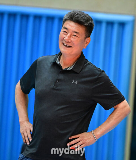 [MD포토] 박삼용 감독 '기분좋은 미소'