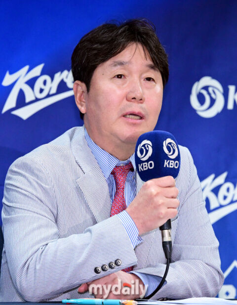 [MD포토] 류지현 감독 "와일드카드에 대한 고민 많았고, 곽빈이 적합하다고 생각했다"