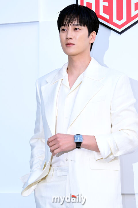 [MD포토] 안보현 '럭셔리 스타일'