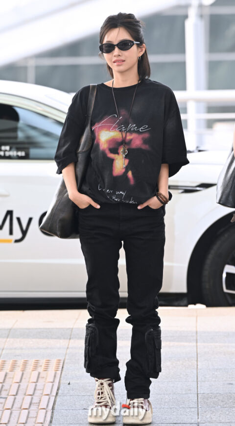 [MD포토] 아이들 소연 '비행은 가장 편한 패션으로'