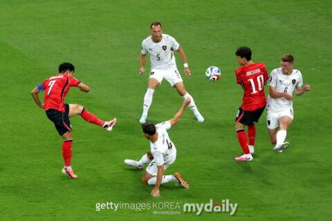 '유효슈팅 1개, 피지컬에 고전' 한국, 체코전 전반 0-0 종료 [한국 체코]