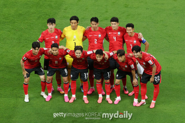 대한민국 축구대표팀이 12일 과달라하라 스타디움에서 열린 체코와의 2026 국제축구연맹(FIFA) 북중미 월드컵 A조 조별리그 1차전에서 2-1로 역전승을 거뒀다. 경기 전 사진 촬영을 하고 있는 대표팀./게티이미지코리아