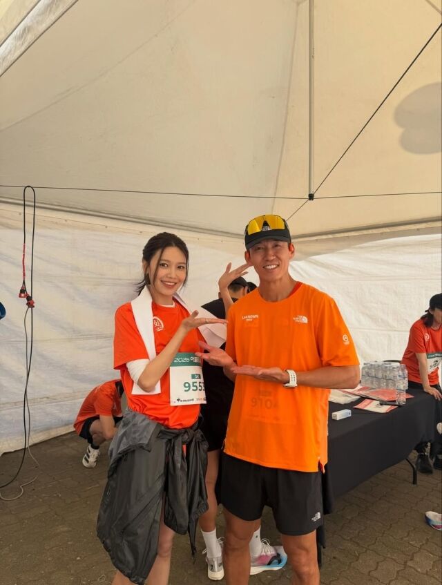 최수영이 정경호와의 결별 소식 이후 처음으로 공식 행사에 참석하며 밝은 근황을 전했다. / 최수영 SNS